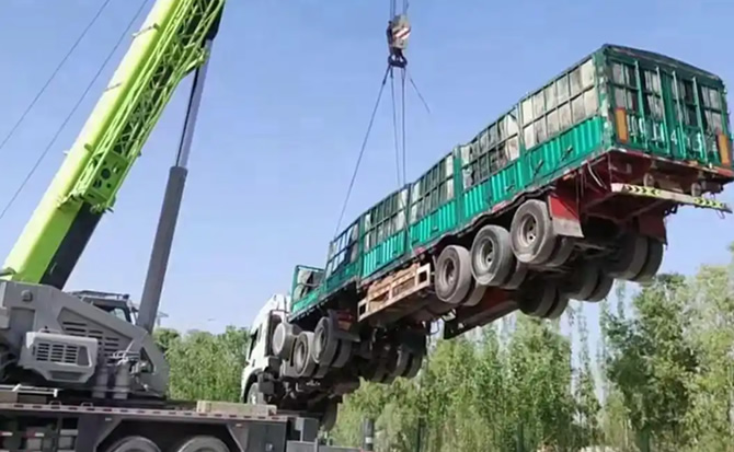头屯河区道路脱困救援案例
